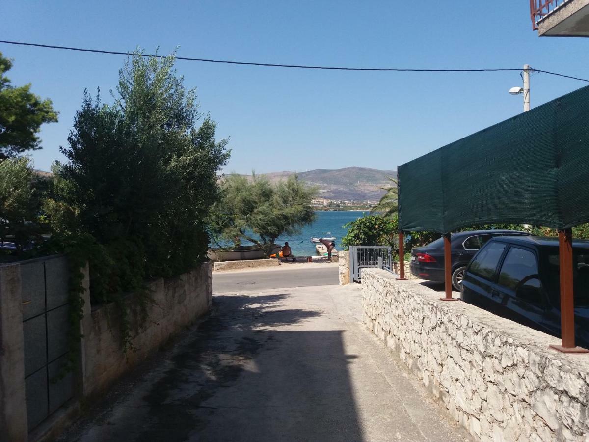 Apartments Dora Trogir Exterior foto