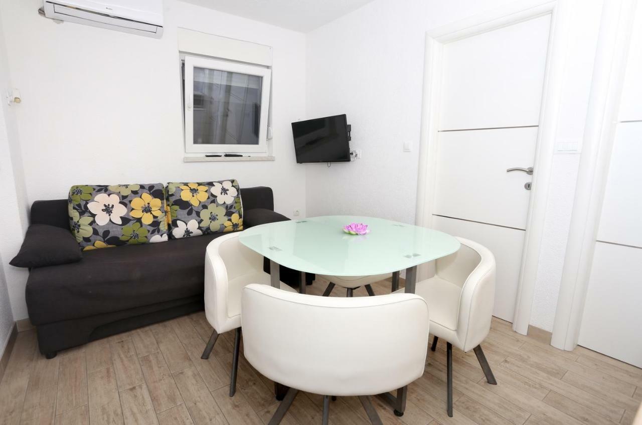 Apartments Dora Trogir Exterior foto